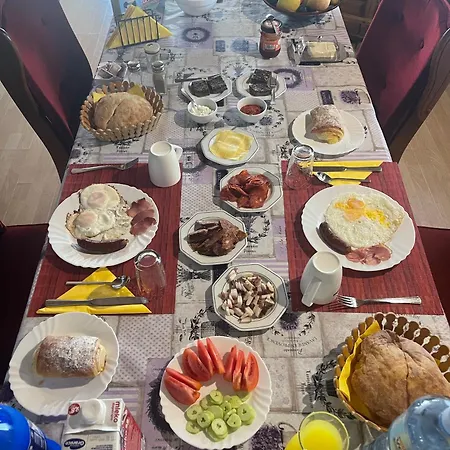 Blagojevic Oda ve Kahvaltı 4*